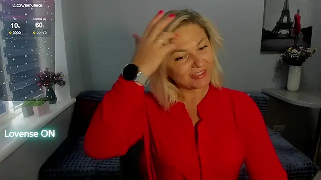 Snapshot of sweet___margaret chatting on 10.13.25 sweet margaret online show from 10.13.25