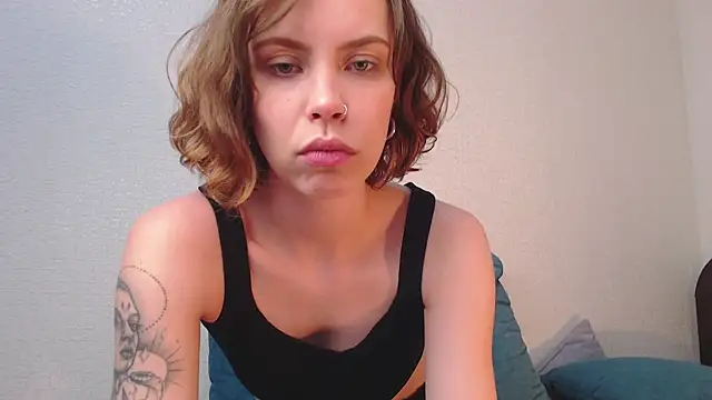 Snapshot of milly_ross chatting on 10.05.25 milly ross online show from 10.05.25