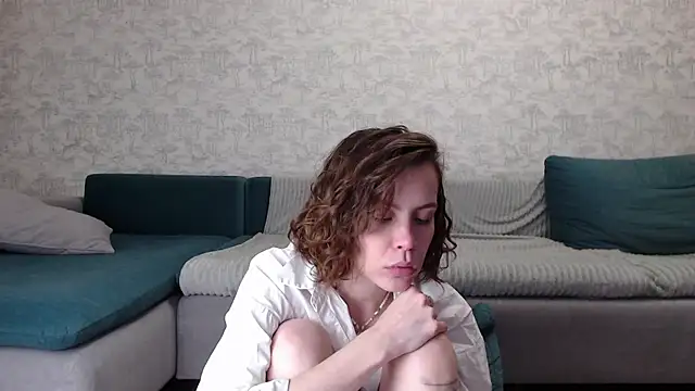 Snapshot of milly_ross chatting on 11.16.25 milly ross online show from 11.16.25