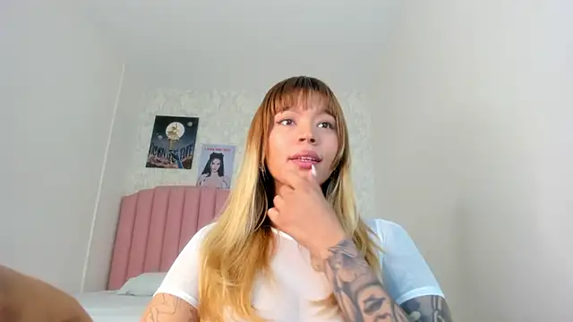 Snapshot of Adria_ross chatting on 02.11.26 Adria ross online show from 02.11.26