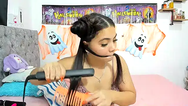 Snapshot of Alejandra_evanss chatting on 10.25.25 Alejandra evanss online show from 10.25.25