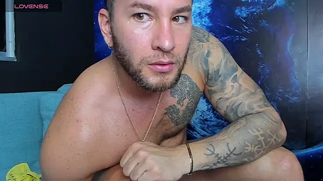 Snapshot of delessandro_world chatting on 10.14.25 delessandro world online show from 10.14.25