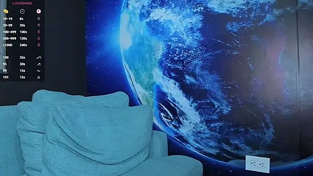 Snapshot of delessandro_world chatting on 10.28.25 delessandro world online show from 10.28.25