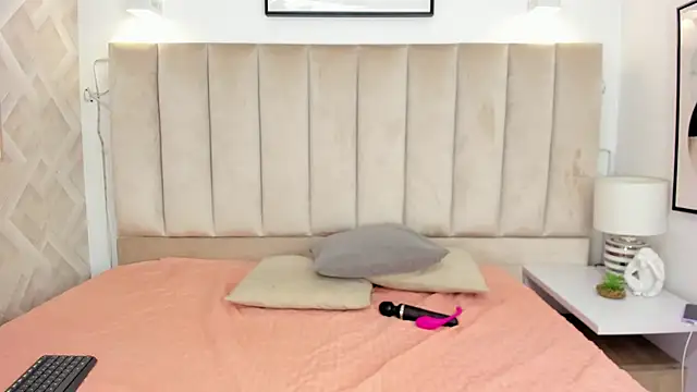 Anniie Queen online show from 11.07.25