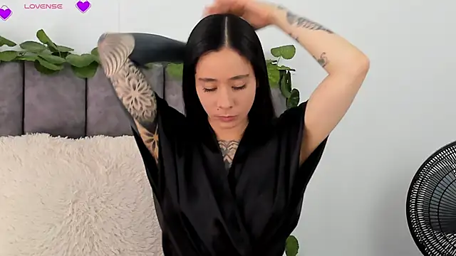 VeronicaTonu online show from 12.13.24