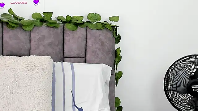 VeronicaTonu online show from 12.22.24