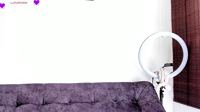 Snapshot of VeronicaTonu chatting on 10.04.25 VeronicaTonu online show from 10.04.25