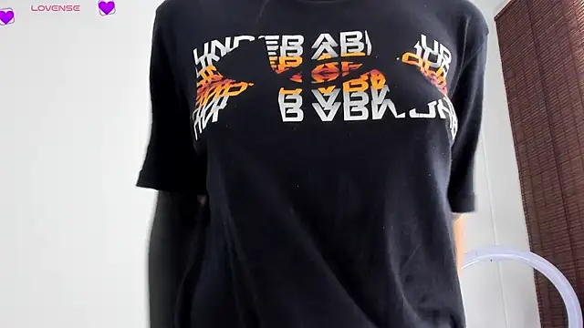 Snapshot of VeronicaTonu chatting on 10.17.25 VeronicaTonu online show from 10.17.25