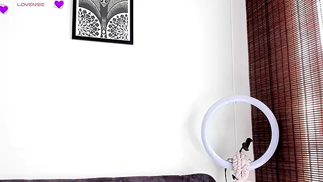 Snapshot of VeronicaTonu chatting on 11.04.25 VeronicaTonu online show from 11.04.25