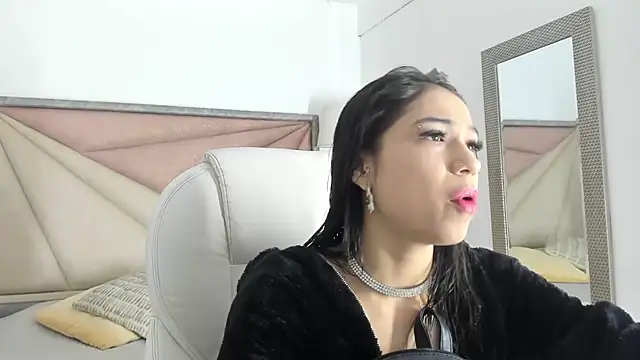 Snapshot of FaloonRoussel chatting on 12.29.24 FaloonRoussel online show from 12.29.24