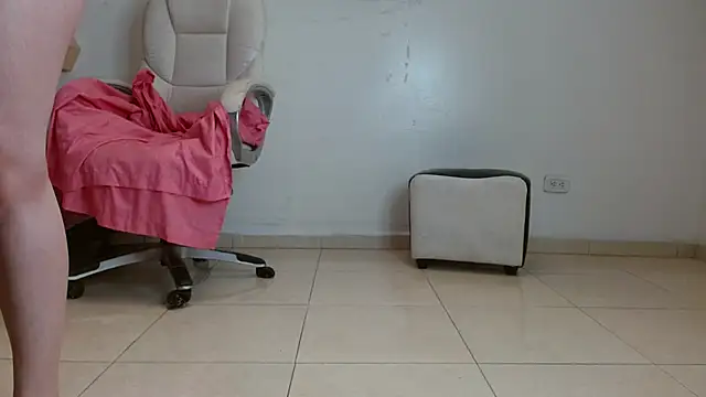 ghostwoman online show from 11.12.25