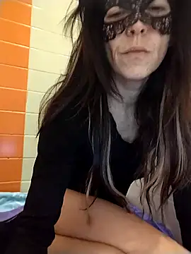 Snapshot of EmySkinny85 chatting on 12.30.24 EmySkinny85 online show from 12.30.24