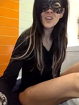 Snapshot of EmySkinny85 chatting on 12.30.24 EmySkinny85 online show from 12.30.24
