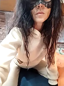 Snapshot of EmySkinny85 chatting on 01.04.25 EmySkinny85 online show from 01.04.25