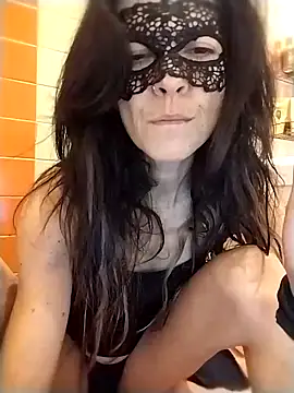 Snapshot of EmySkinny85 chatting on 01.31.25 EmySkinny85 online show from 01.31.25