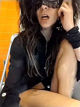 Snapshot of EmySkinny85 chatting on 02.05.25 EmySkinny85 online show from 02.05.25