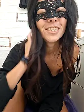 EmySkinny85 online show from 11.24.25