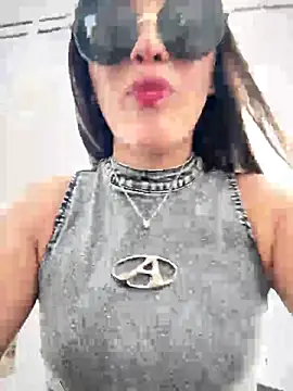 Rose-euphoria online show from 10.15.25