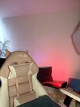 lovely kitt online show from 10.19.25