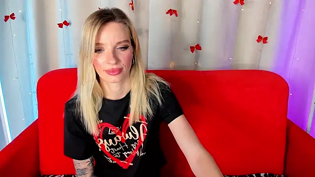 Snapshot of AlinaLovelyX chatting on 06.22.26 AlinaLovelyX online show from 06.22.26