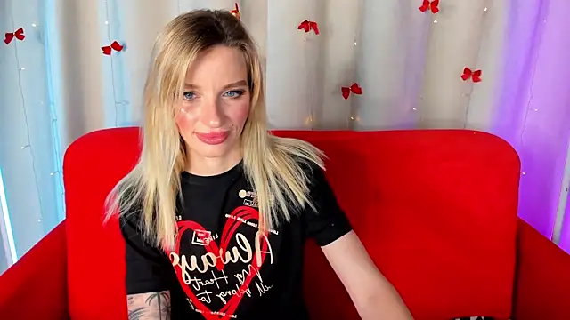 Snapshot of AlinaLovelyX chatting on 06.22.26 AlinaLovelyX online show from 06.22.26
