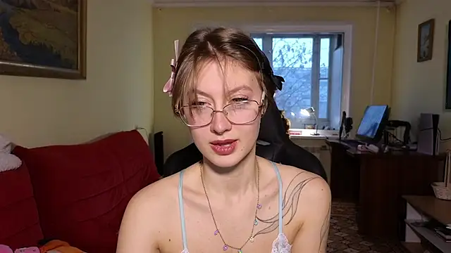 Snapshot of MalvinaBlum chatting on 11.18.25 MalvinaBlum online show from 11.18.25