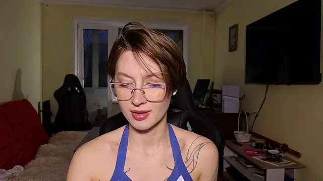 Snapshot of MalvinaBlum chatting on 12.05.25 MalvinaBlum online show from 12.05.25