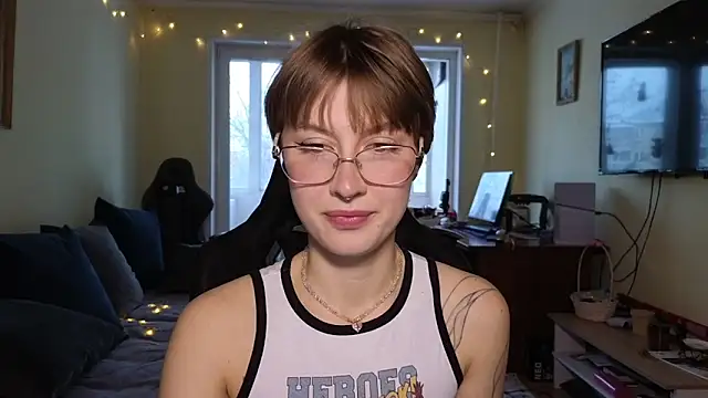 Snapshot of MalvinaBlum chatting on 12.18.25 MalvinaBlum online show from 12.18.25