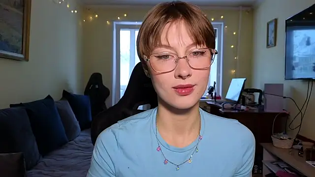 Snapshot of MalvinaBlum chatting on 12.19.25 MalvinaBlum online show from 12.19.25