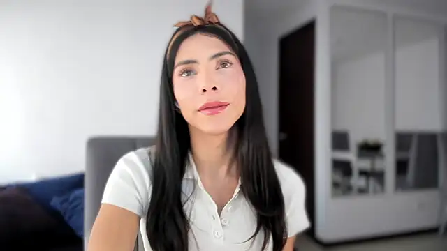 angelturned001 online show from 11.20.25