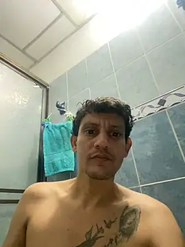 Snapshot of MIA_Y_KRONX chatting on 12.18.24 MIA Y KRONX online show from 12.18.24