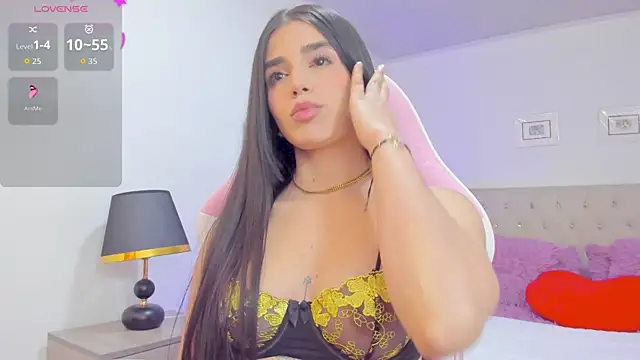 Snapshot of carlaperez_ chatting on 10.08.25 carlaperez online show from 10.08.25