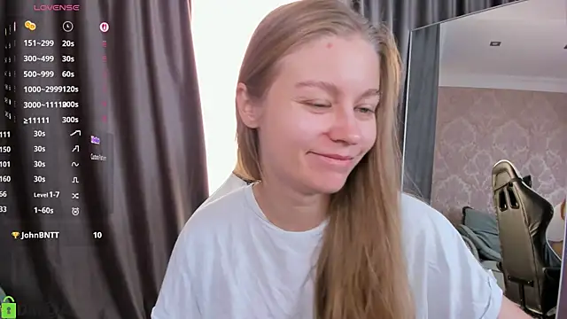 Snapshot of Polumna_cute chatting on 10.04.25 Polumna cute online show from 10.04.25