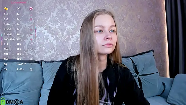 Snapshot of Polumna_cute chatting on 10.11.25 Polumna cute online show from 10.11.25