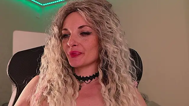 Snapshot of Amerabelle_23 chatting on 03.09.25 Amerabelle 23 online show from 03.09.25