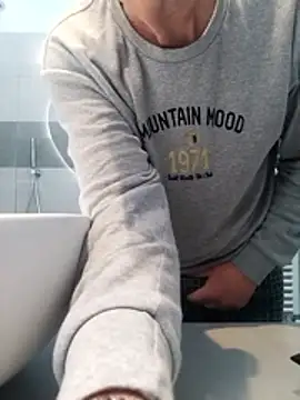 Snapshot of MATTIS11 chatting on 02.01.26 MATTIS11 online show from 02.01.26