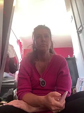 Lwhite1 online show from 10.20.25