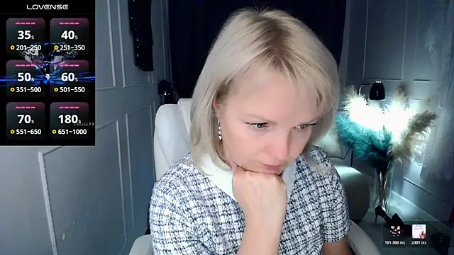 Snapshot of Juarnea chatting on 02.19.26 Juarnea online show from 02.19.26