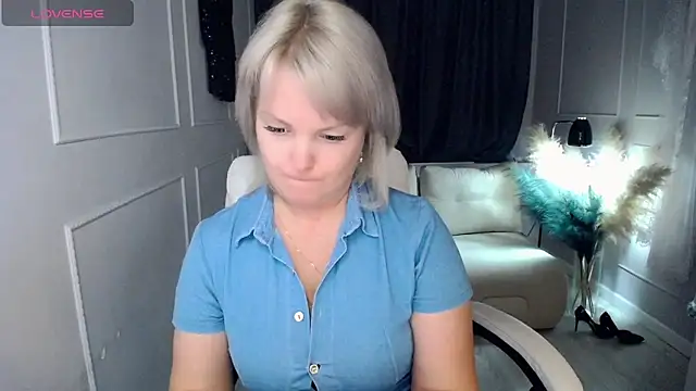 Snapshot of Juarnea chatting on 02.24.26 Juarnea online show from 02.24.26