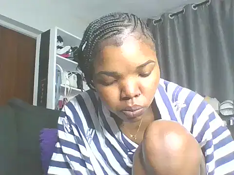 Snapshot of sweet_bigclit chatting on 10.15.25 sweet bigclit online show from 10.15.25