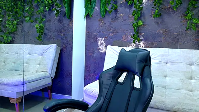 Snapshot of emily_jones_1 chatting on 11.10.25 emily jones 1 online show from 11.10.25