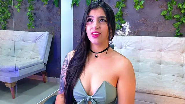 Snapshot of emily_jones_1 chatting on 11.14.25 emily jones 1 online show from 11.14.25