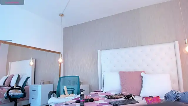 emily parkerr online show from 04.15.26