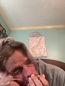 Snapshot of vixendoll87 chatting on 11.17.25 vixendoll87 online show from 11.17.25