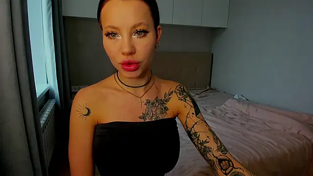 Snapshot of Patricia_bloom chatting on 10.16.25 Patricia bloom online show from 10.16.25