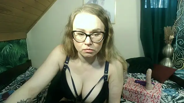 Snapshot of MilfKendra4U chatting on 02.28.26 MilfKendra4U online show from 02.28.26