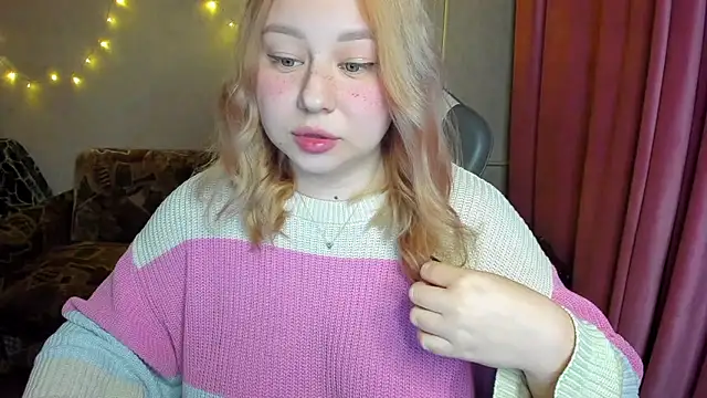 Snapshot of Milafoxxxy chatting on 10.07.25 Milafoxxxy online show from 10.07.25