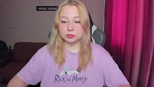 Snapshot of Milafoxxxy chatting on 11.05.25 Milafoxxxy online show from 11.05.25