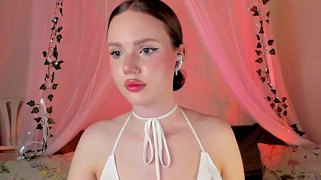 Snapshot of MishkaMe chatting on 12.08.24 MishkaMe online show from 12.08.24