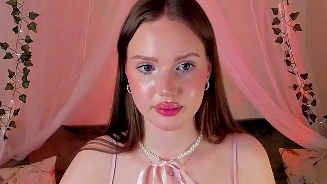 Snapshot of MishkaMe chatting on 12.26.24 MishkaMe online show from 12.26.24